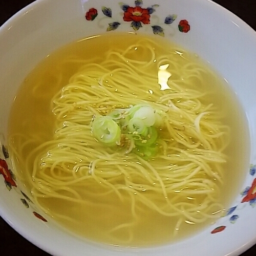 「塩らーめん　４５０円」@ラーメン寺子屋 麺倶楽部の写真
