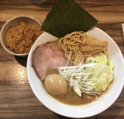 「白こってりラーメン770円他」@つけめん油そば 五丁目煮干しの写真