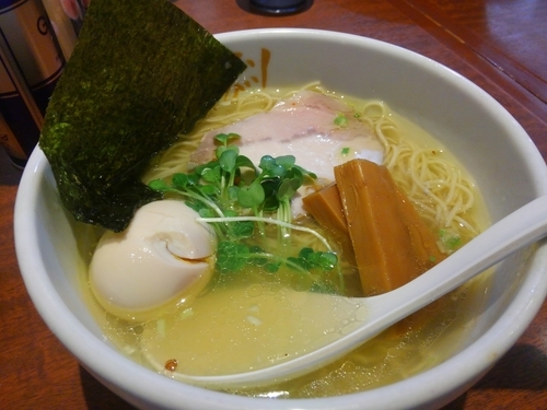 「淡麗塩らーめん味玉入り(820円)+替え玉(150円)」@でびっと 立川店の写真