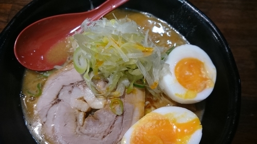 「辛味噌ラーメン￥860+半熟玉子￥100」@麺処 花田 池袋店の写真
