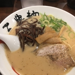とんこつラーメン￥590
