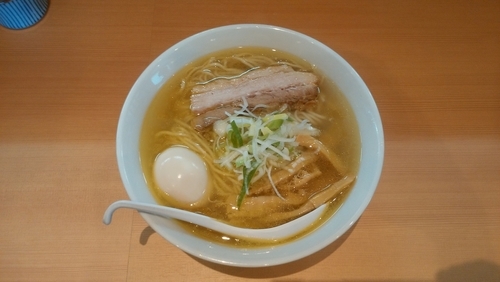 「らーめん(塩)大盛＋味玉」@麺堂 稲葉の写真