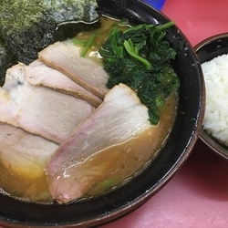 大盛チャーシュー麺 固め多めとライス