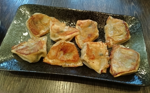 「一口餃子（8個）　480円」@C’s dining Cloud9の写真
