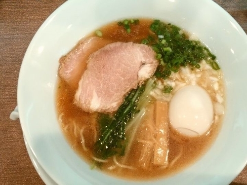 「醤油ラーメン味玉入り」@麺匠 きくちの写真