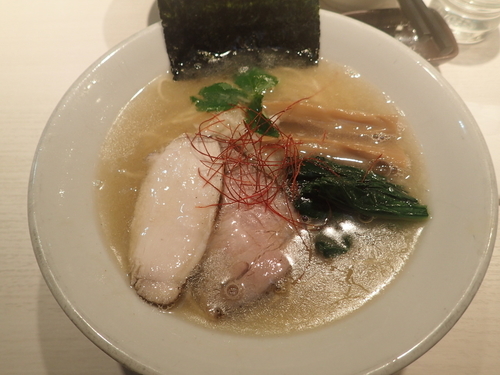 「(今月の裏)淡麗塩煮干しラーメン」@煮干し中華そば 一燈の写真