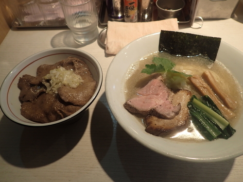 「塩にぼっくす+牡蠣和え玉」@煮干し中華そば 一燈の写真