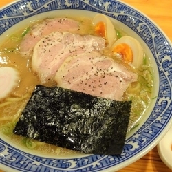 特製中華そば 900円 ＋ 無料の柚子唐辛子