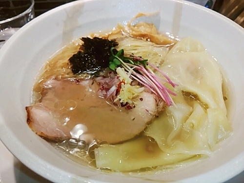 「汐そば800円＋海老ワンタン」@noodles kitchen GUNNERS 新丸子店の写真