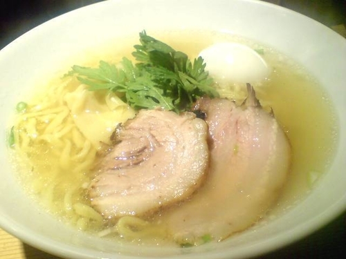 「本丸塩らー麺 (750円)+塩煮たまご(100円)」@横濱元町 本丸亭 横浜店の写真