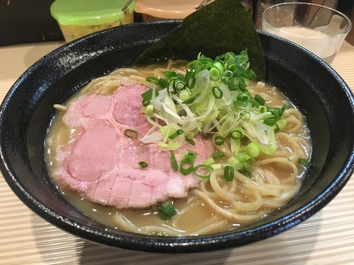 「豚骨ラーメン（大盛り）」@ラーメン ポール亭の写真