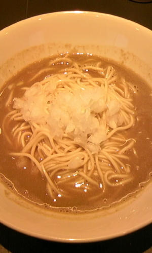 「かけそば　醤油」@煮干乱舞の写真