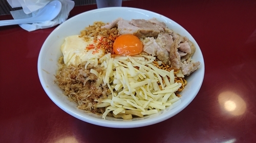 「まぜそば 全部入り」@ジラフの写真