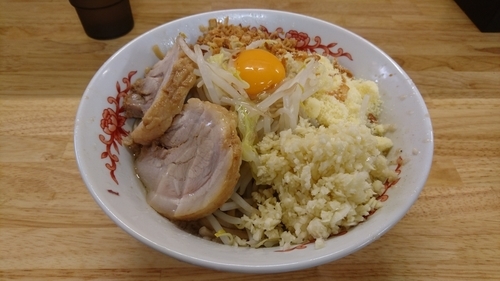 「小ラーメン(野菜少なめ･にんにく増し増し)+汁なし･粉チーズ」@ラーメン 登良治郎の写真