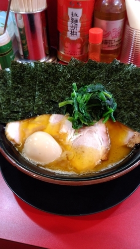 「中盛りチャーシュー　のり　味玉[サービス]」@家系ラーメン とらきち家の写真