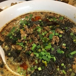 黒胡麻担々麺