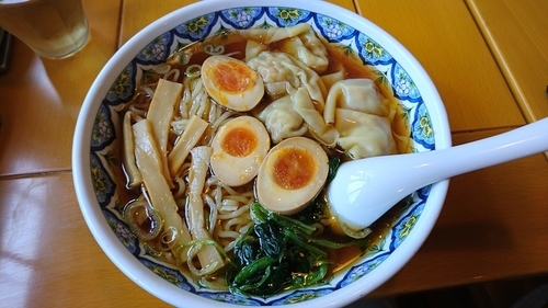 「醤油ワンタン麺、煮玉子1,010円」@中国ラーメン 揚州商人 流山店の写真