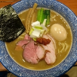 濃厚豚骨魚介らーめん（特製）　980円