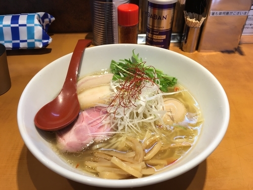 「香彩鶏だし特製塩らーめん」@麺屋 翔 品川店の写真
