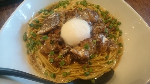 「牛煮込みまぜそば（カレーバージョン、限定）」@noodle kitchen ミライゑの写真