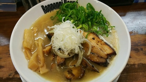 「新濃厚中華そば」@六本木家 2号店の写真