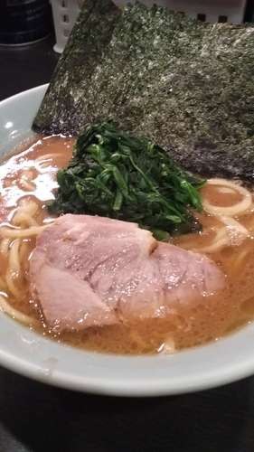 「ラーメン」@横浜家系豚骨醤油極太麺 侍 伏見店の写真