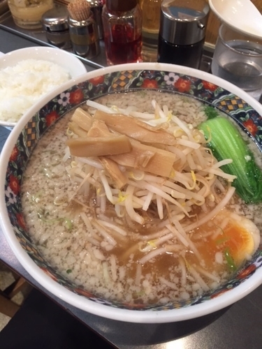 「醬油らーめん　700円　サービスライス付き」@らーめん 松富の写真