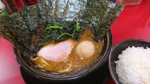「ラーメン+のり+ライス」@家系ラーメン とらきち家の写真