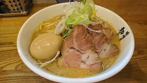 「味噌チャーシュー（大盛）+チャーシュー・味玉」@初志貫徹の写真