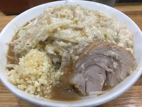 「ラーメン並（ニンニクアブラましまし）」@デカ盛り戦隊 豚レンジャーの写真