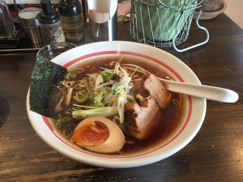「醤油ラーメン大盛り麺固め」@麺 吉平の写真