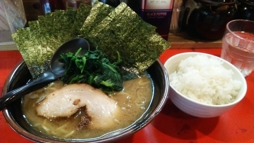 「ラーメン 750円 + のり 100円(だったかな)」@介一家 鶴見店の写真