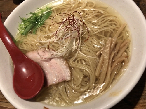 「香彩鶏だし塩ラーメン(大盛)」@麺屋 翔 西新宿本店の写真