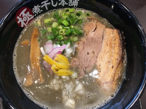 「極濃煮干しラーメン 820円」@極煮干し本舗 荒川沖店の写真