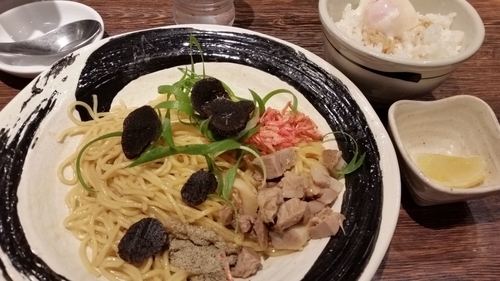 「トリュフまぜそば　1800円」@つけめんTETSU 壱の木戸 水戸店の写真