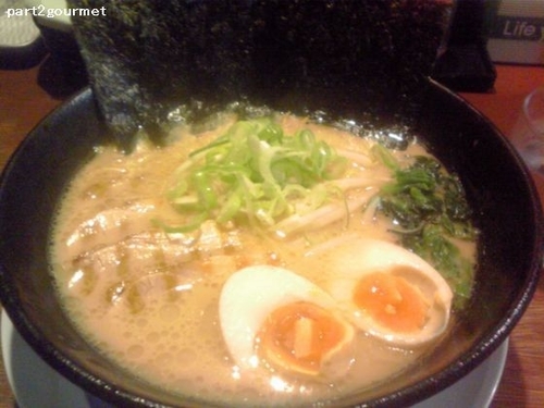 「中村家濃厚ごちそうラーメン (950円)」@横濱家系とんこつらーめん 中村家の写真