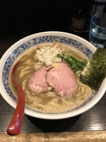 「煮干豚骨らーめん」@麺処 夏海の写真