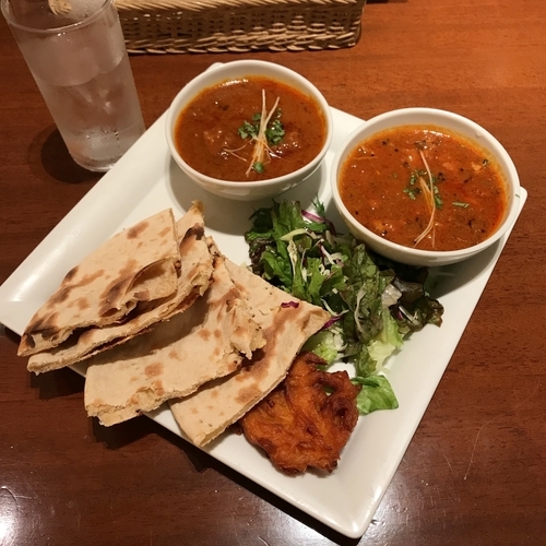 「欲張りセット（スパイシーチキンカレー, ラムカレー）」@SITAARA DINER エキュート品川店の写真
