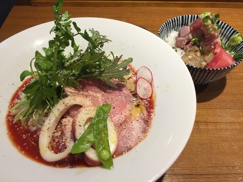 「冷製イカとトマトのピロピロ麺 ¥890 海鮮丼 ¥400」@寿製麺よしかわ 川越店の写真