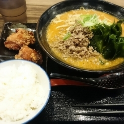 みそらーめん、唐揚げセット