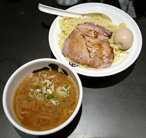 「濃厚つけ麺白(中盛)」@麺屋武蔵 武骨相傳の写真