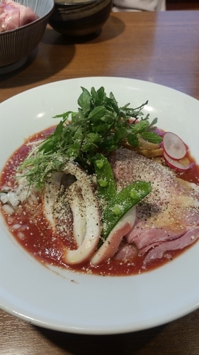 「冷製イカとトマトのピロピロ麺」@寿製麺よしかわ 川越店の写真