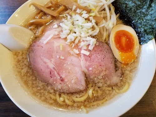「背脂醤油ラーメン」@稲荷屋の写真