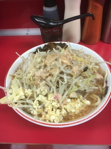 「ラーメン小豚（全マシ 高菜）830円」@ラーメン二郎 湘南藤沢店の写真