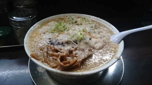 「めんまらーめん・大盛(大油両ネギ多め)￥１０４０」@らーめん潤 蒲田店の写真