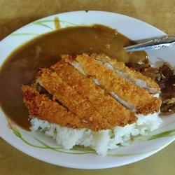 カツカレー　600円