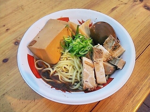「五ノ神精肉店の肉汁和え麺＋トッピング全部入り」@らーめん 五ノ神精肉店 煮干し編の写真