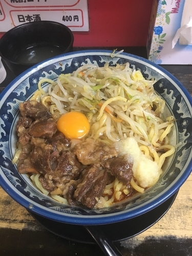 「牛すじ　ぶっかけ（温）＋ニンニク」@らーめんしょっぷ中吉 綾瀬店の写真