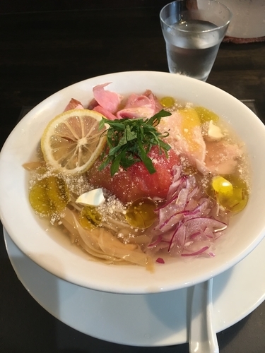 「冷やしトマトと四種の煮干し冷やしラーメン（限定）」@KaneKitchen Noodlesの写真