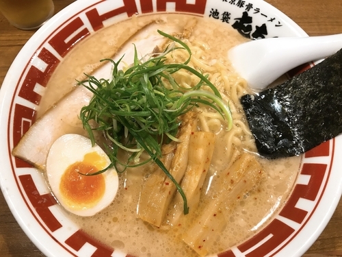 「東京豚骨ラーメン」@屯ちん 池袋本店の写真